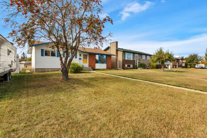 Property Photo:  7028 59 Avenue  AB T4P 1B7 