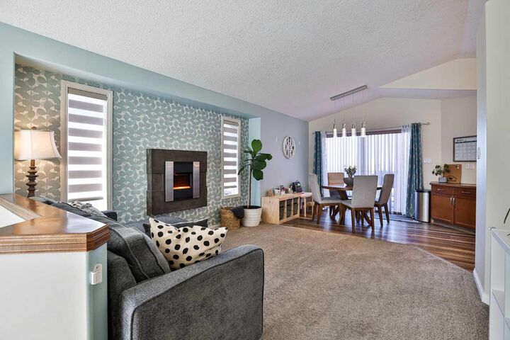 Property Photo:  635 Aberdeen Crescent W  AB T1J 5A9 