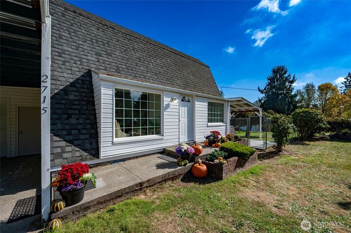 Property Photo:  2715  112th Avenue E  WA 98372 