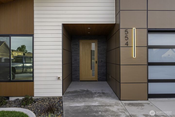 Property Photo: 554 N Sparrow Lane WA 98837