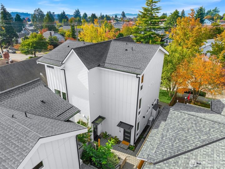 Property Photo:  7514  28th Avenue NW B  WA 98117 