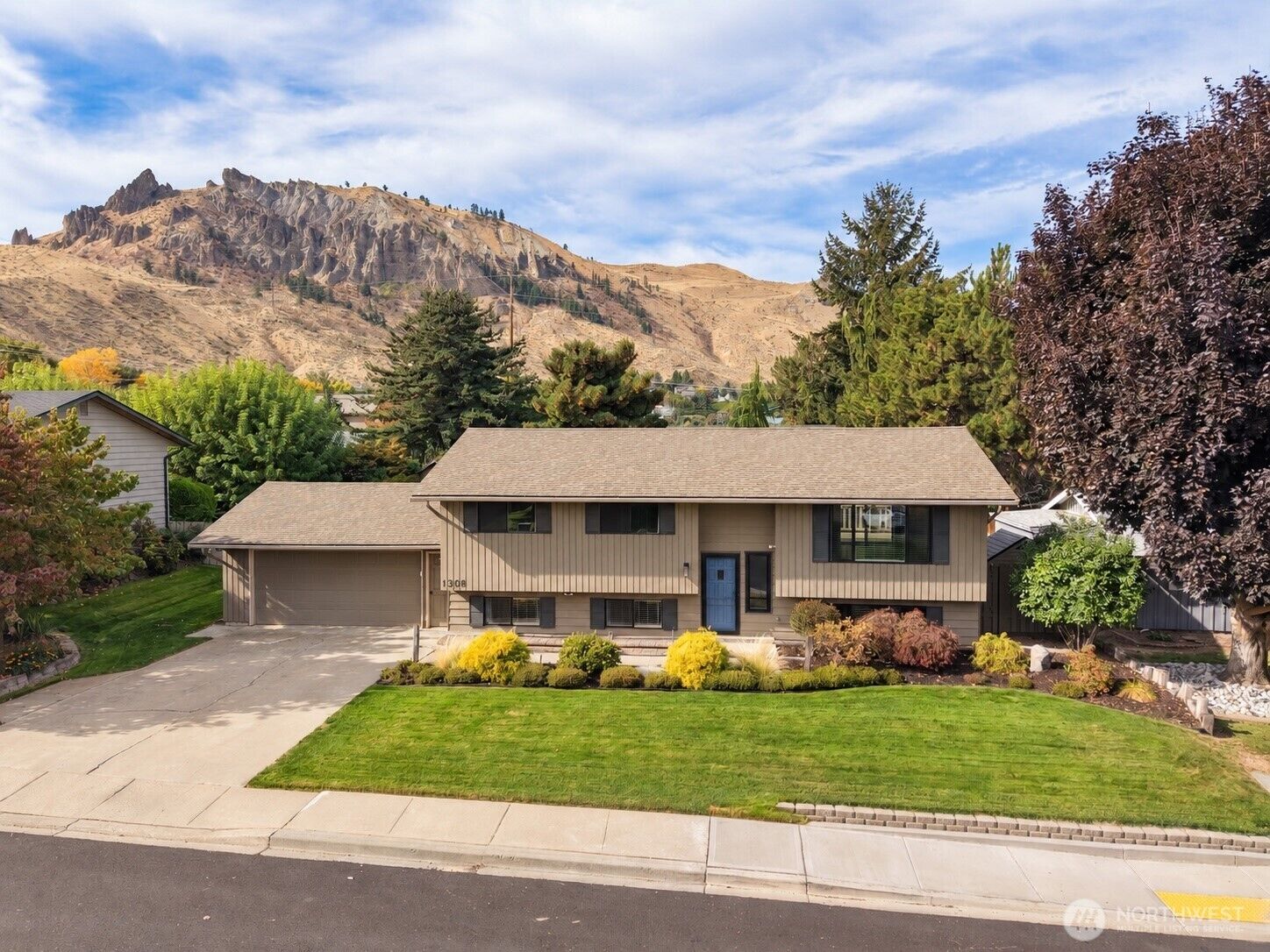 Property Photo: 1308 Wedgewood Avenue WA 98801