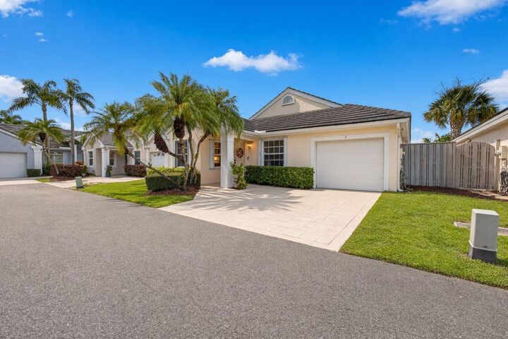Property Photo:  7 Governors Court  FL 33418 