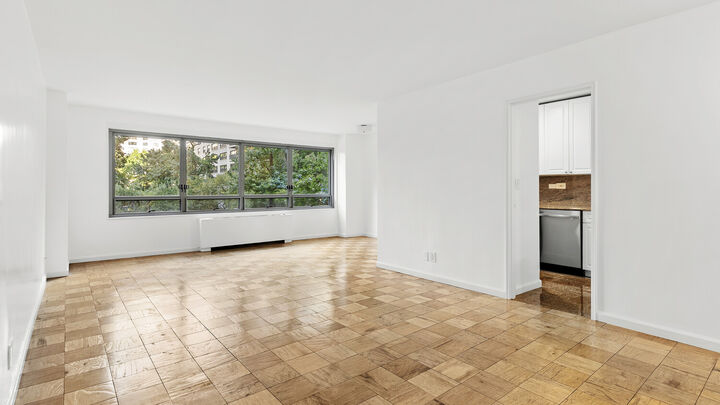 Property Photo:  170 W End Avenue 2H  NY 10023 