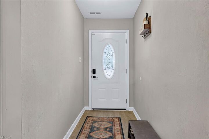 Property Photo:  1925 Ravencroft Ln  VA 23454 