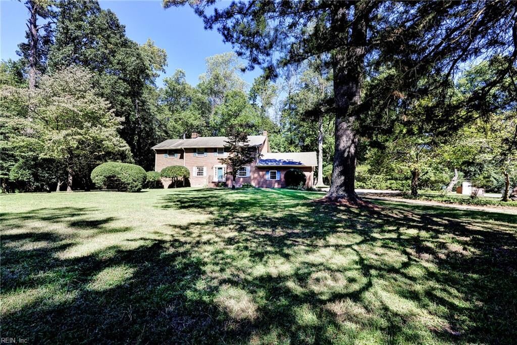 Property Photo:  265 E Queens Dr  VA 23185 