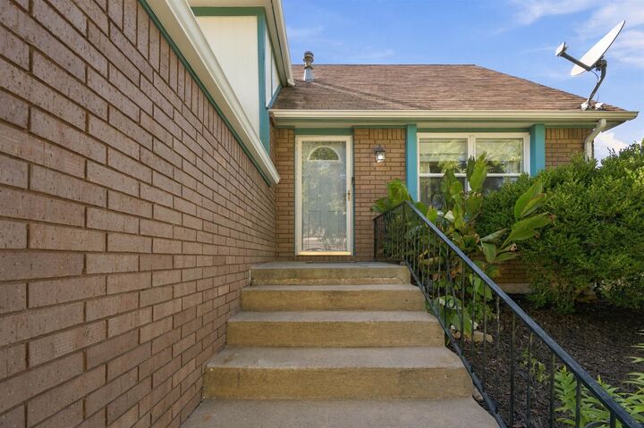 Property Photo:  1399 N Valleyview St  KS 67212 