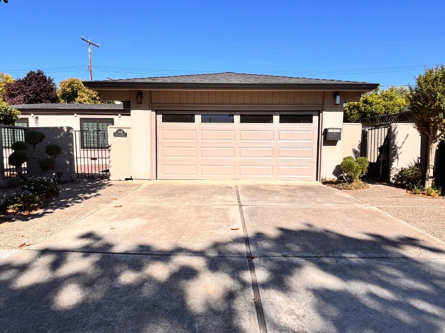 Property Photo: 3839 Nathan Way CA 94303