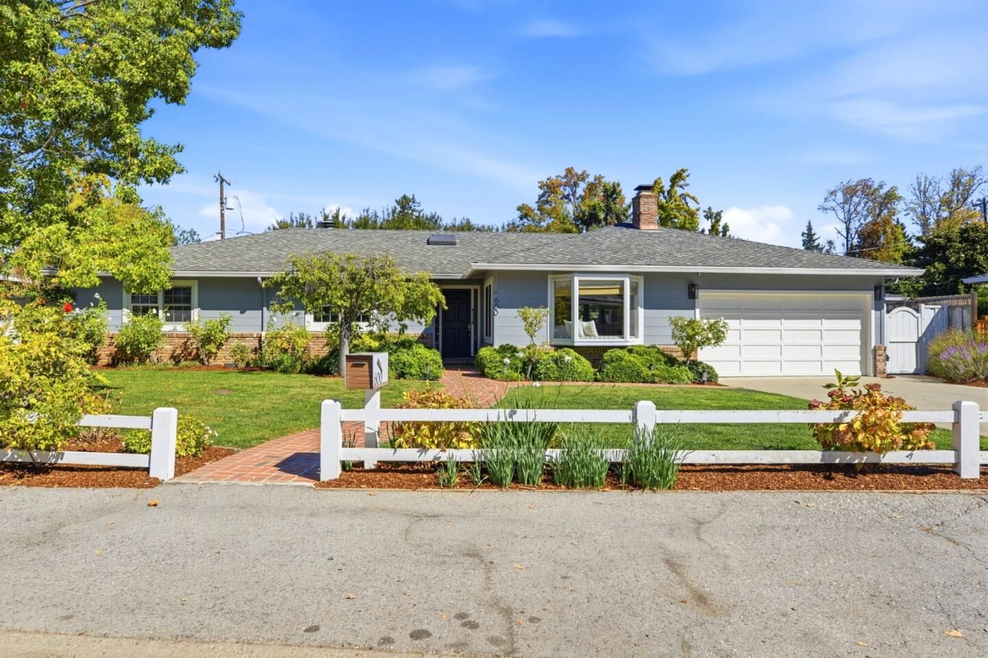 Property Photo:  600 Wallea Drive  CA 94025 