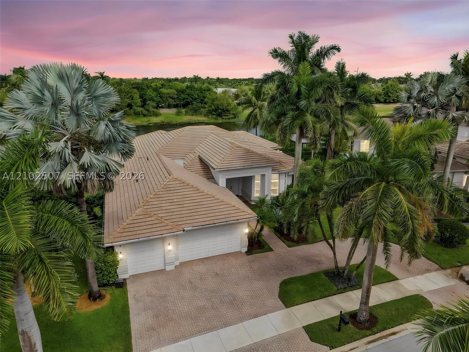Property Photo: 1378 Victoria Isle Dr FL 33327