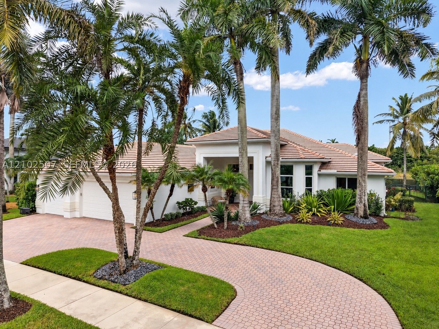 Property Photo:  1378 Victoria Isle Dr  FL 33327 