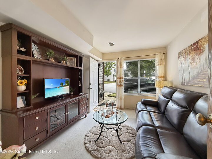 Property Photo:  46 Ilyssa Way  NY 10312 