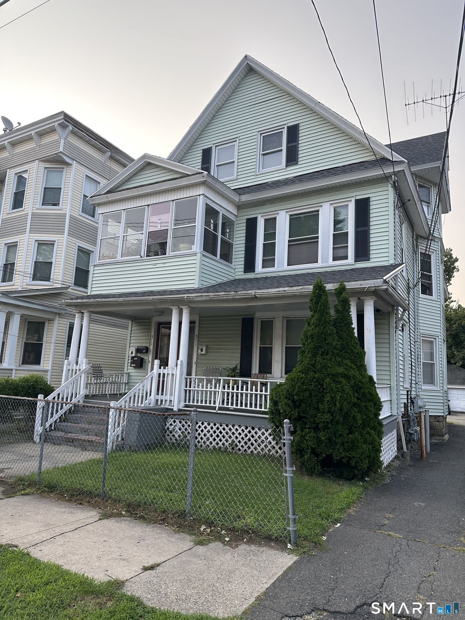 Property Photo:  319 Maplewood Avenue 2  CT 06605 