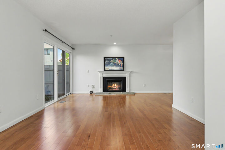 Property Photo:  2 Redwood Lane 2  CT 06877 