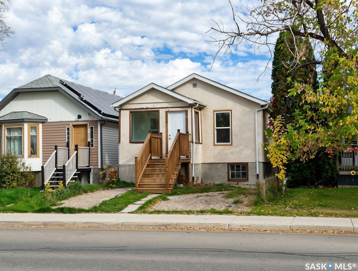 Property Photo: 815 Elphinstone Street SK S4T 3L5