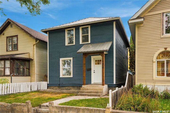 Property Photo:  420 J Avenue N  SK S7L 2K3 