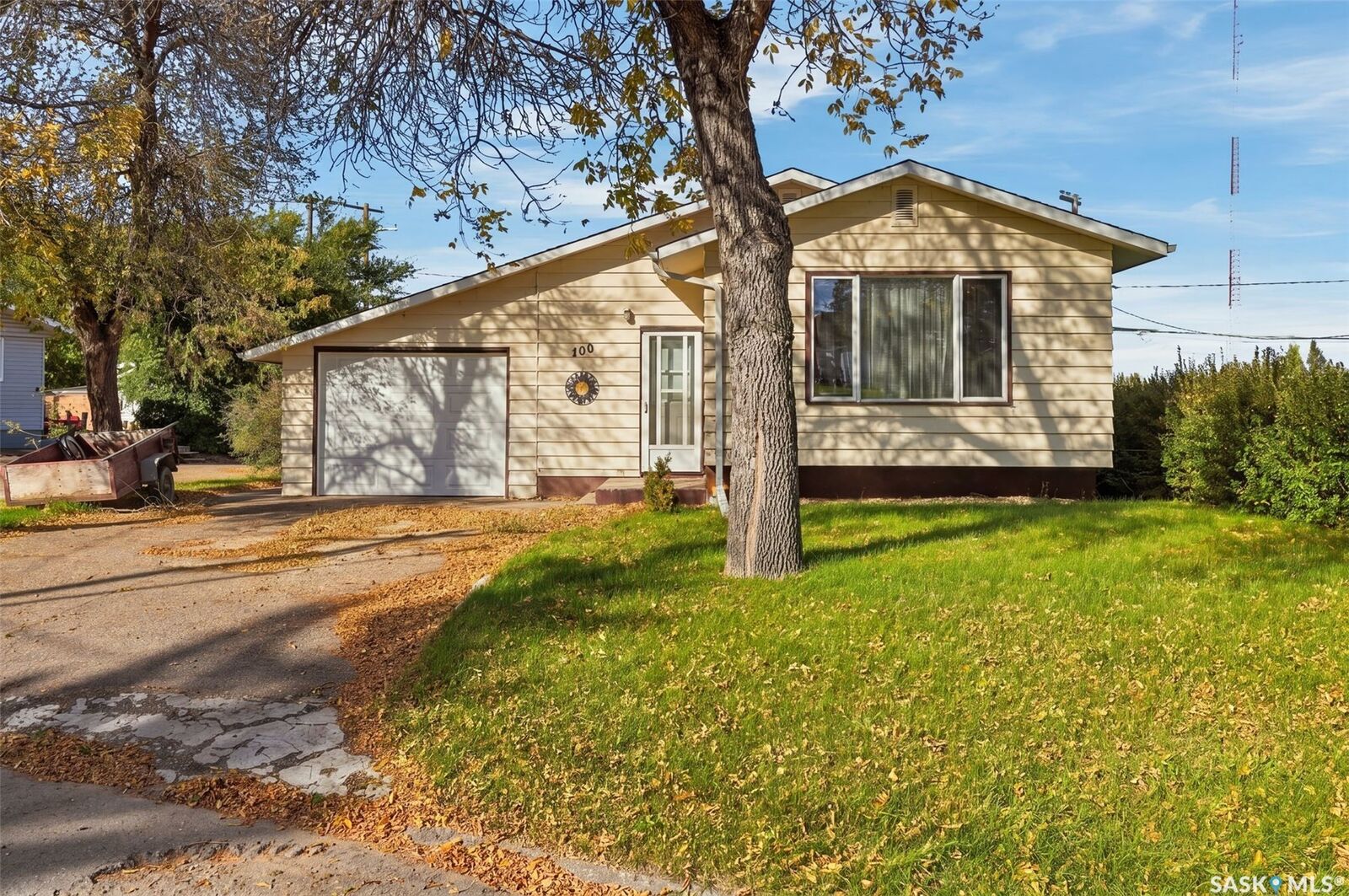 Property Photo: 100 1st Avenue SW SK S0A 1N0