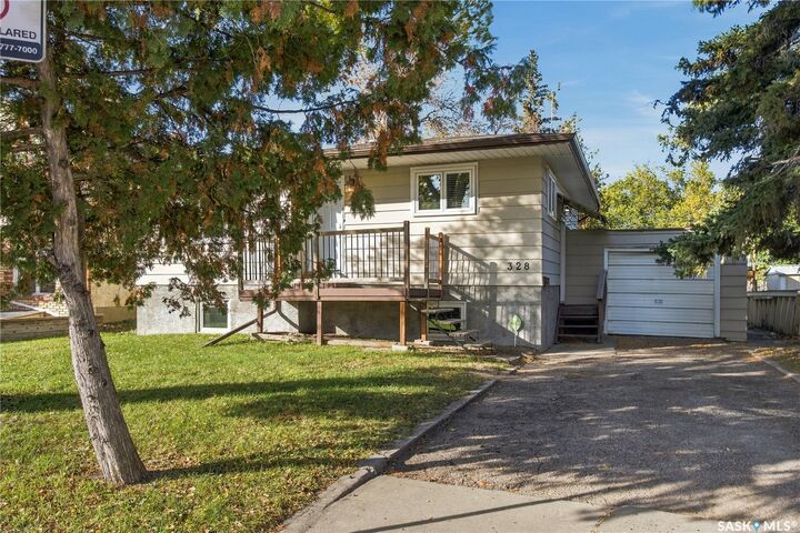 Property Photo:  328 College Avenue E  SK S4N 0V8 