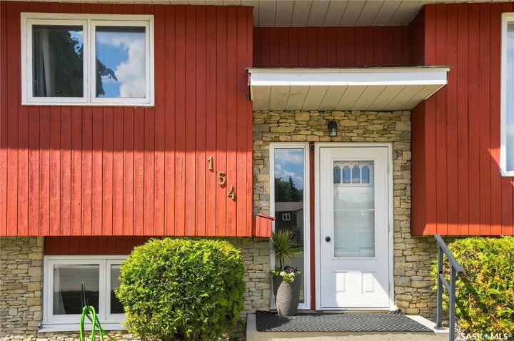 Property Photo:  154 Delayen Crescent  SK S7N 2V6 
