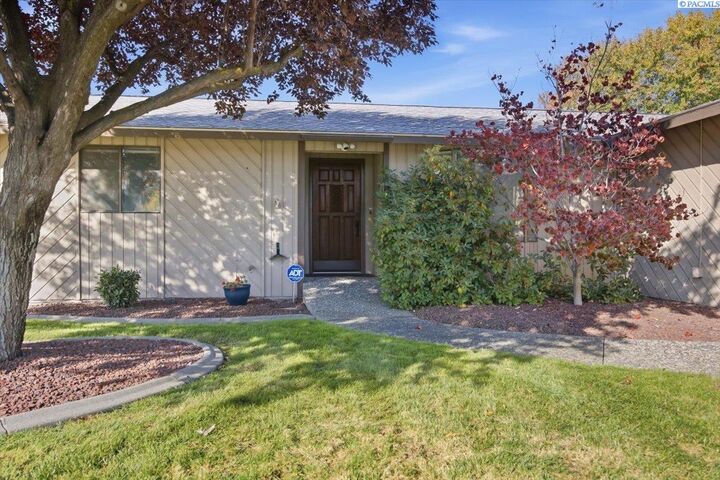 Property Photo: 2047 George Washington Way WA 99354
