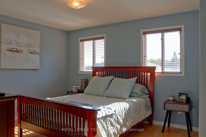 Photo de la propriété: 921 Sprucewood Drive ON N5X 4L8