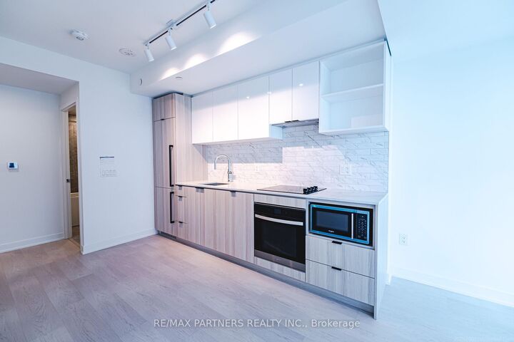 Property Photo:  252 Church Street 4509  ON M5B 0E6 