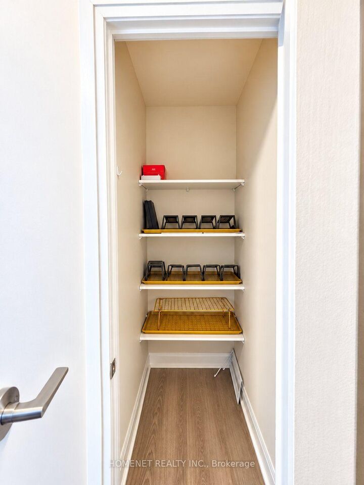 Property Photo:  18 Graydon Hall Drive 2501  ON M3A 0A4 