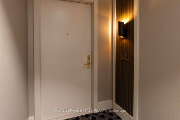 Property Photo:  88 Cumberland Street 1201  ON M5R 0C8 