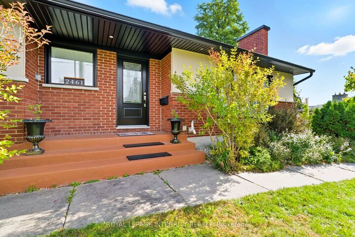 Property Photo:  2461 Alta Vista Drive  ON K1H 7M9 