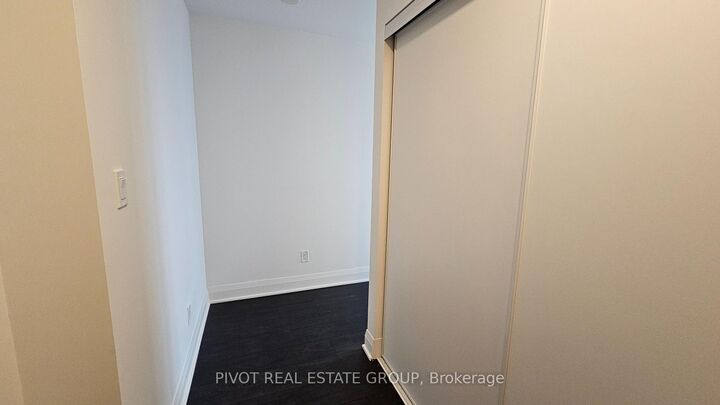 Property Photo:  2 Erskine Road 3604  ON L5B 0S1 