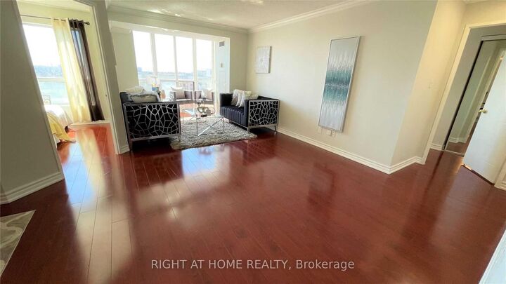 Property Photo:  1470 Midland Avenue  ON M1P 4Z4 