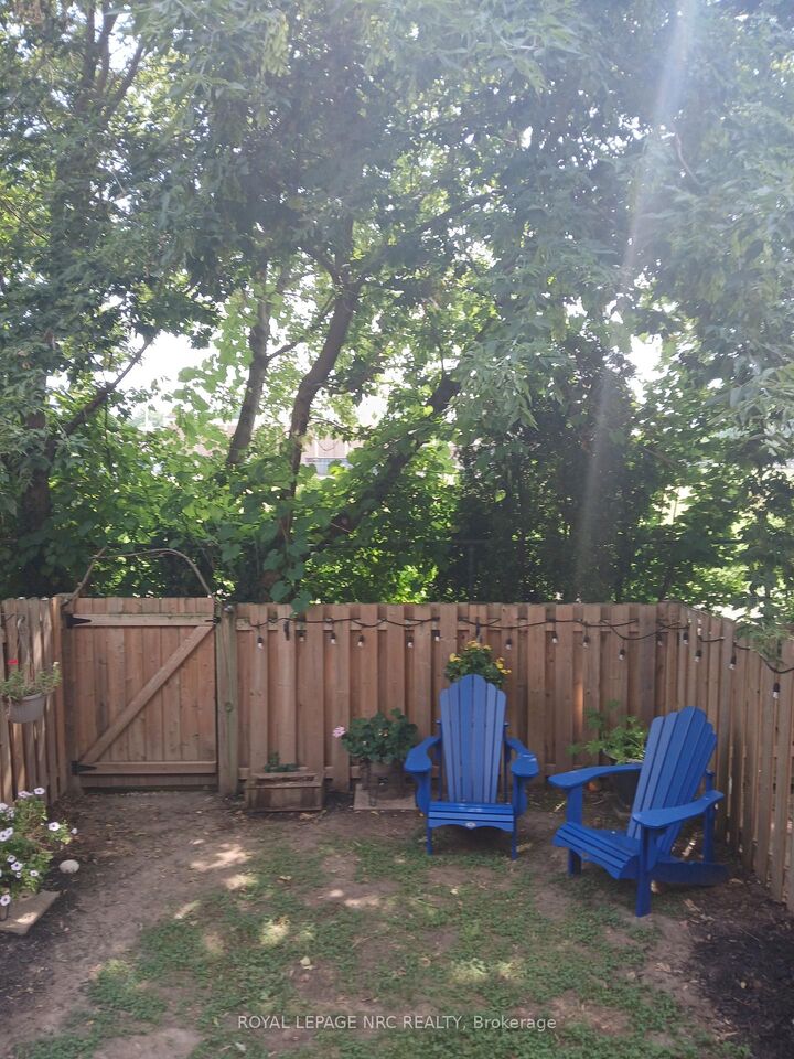 Property Photo:  302 Vine Street 31  ON L2M 7M6 