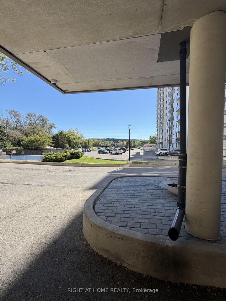Property Photo:  215 Glenridge Avenue 505  ON L2T 3J7 