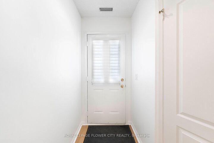 Property Photo:  1400 The Esplanade N/A 423  ON L1V 6V2 