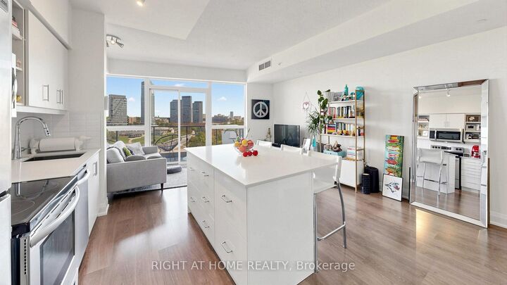 Property Photo: 160 Vanderhoof Avenue 1103 ON M4G 0B7