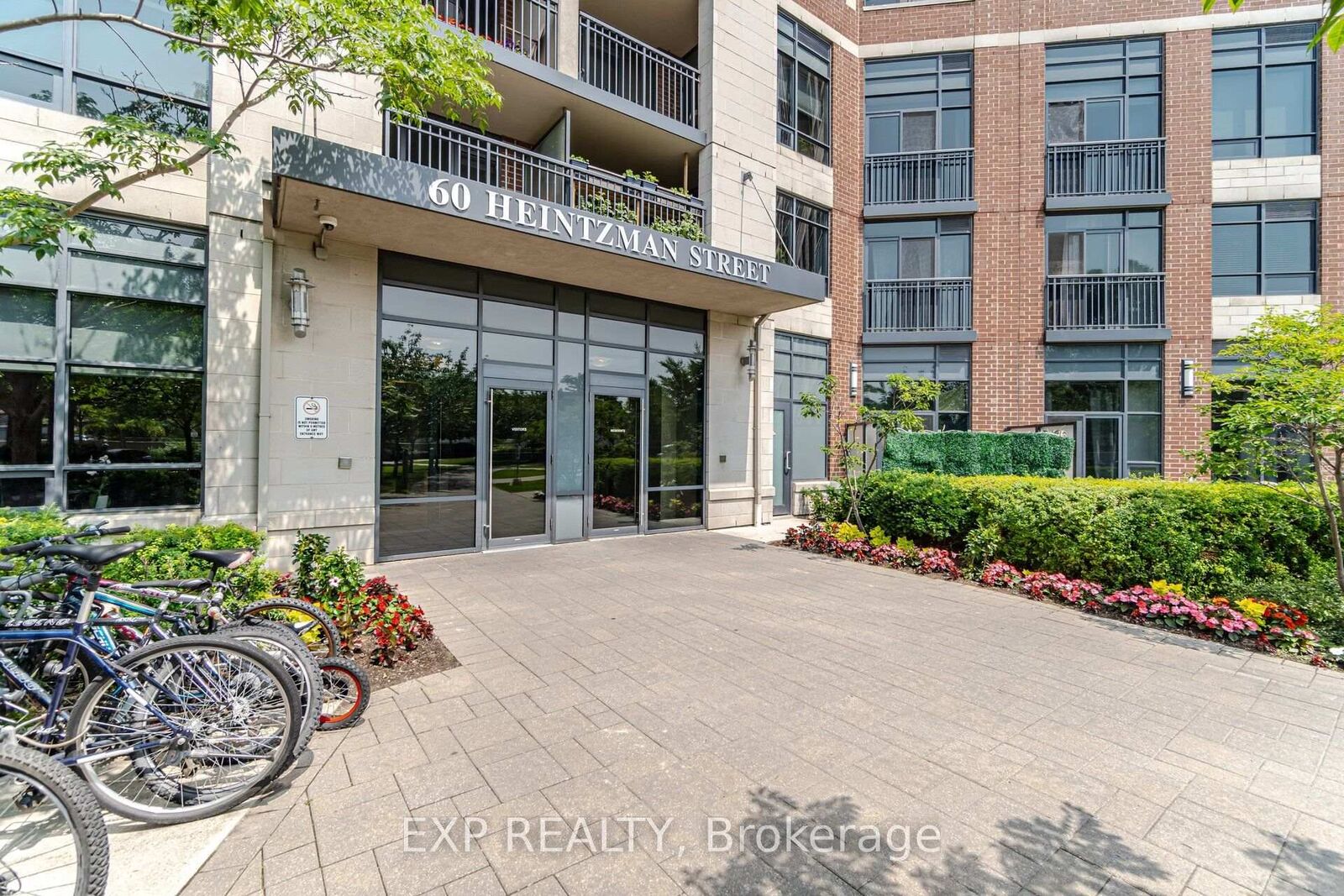 Property Photo:  60 Heintzman Street 1030  ON M6P 5A1 