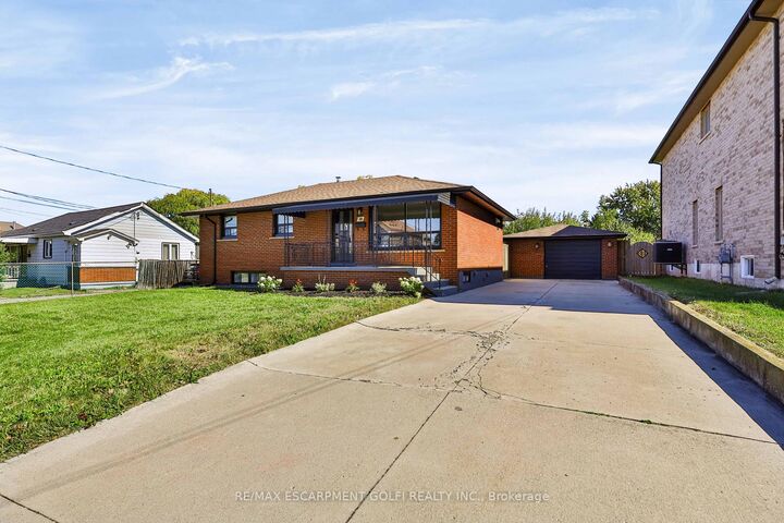 Photo de la propriété:  38 Deerhurst Road  ON L8E 2E4 