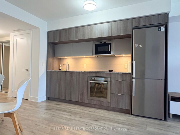 Property Photo: 575 Bloor Street 1811 ON M4X 1J8