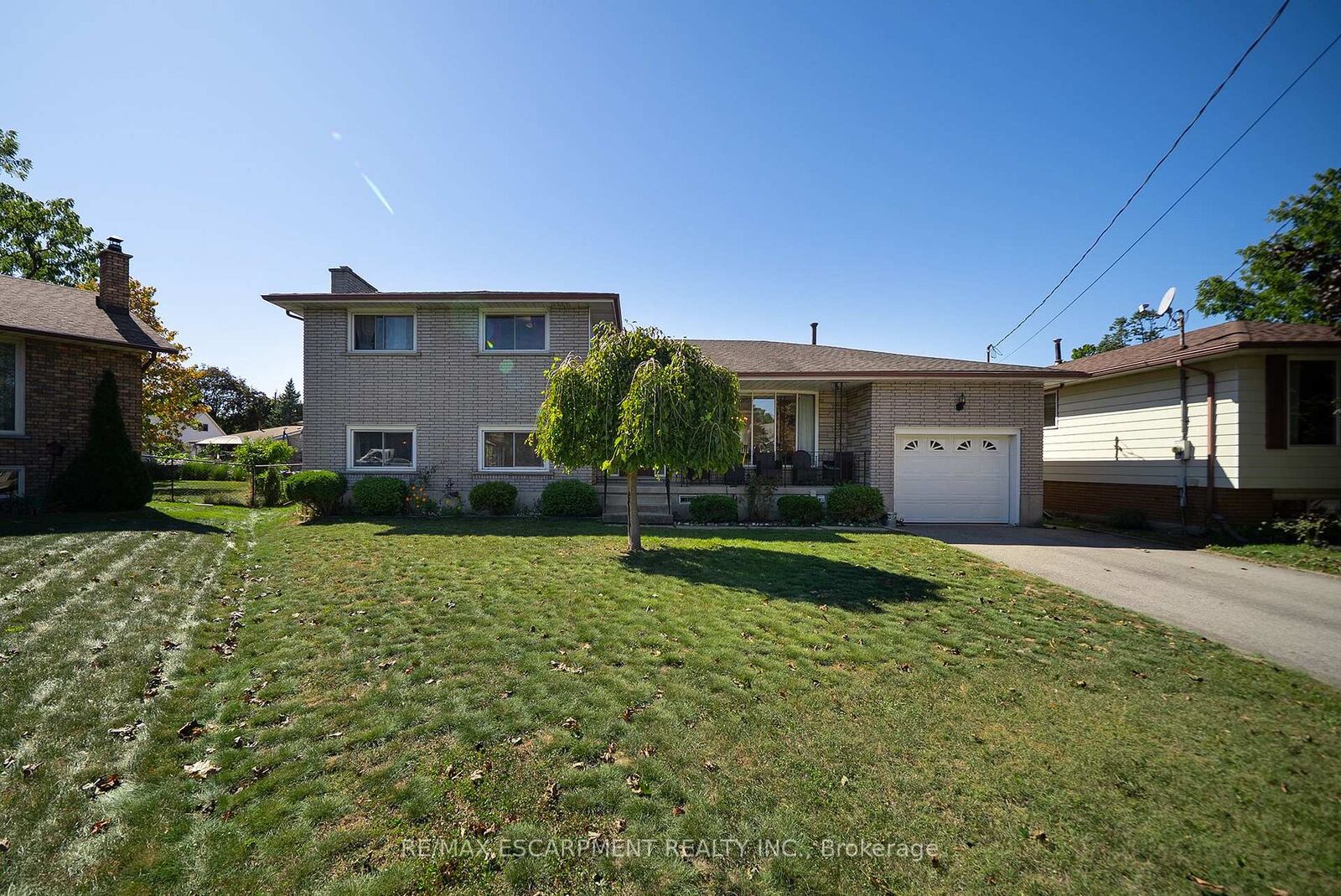 Property Photo: 32 Avondale Crescent ON N3S 4L5