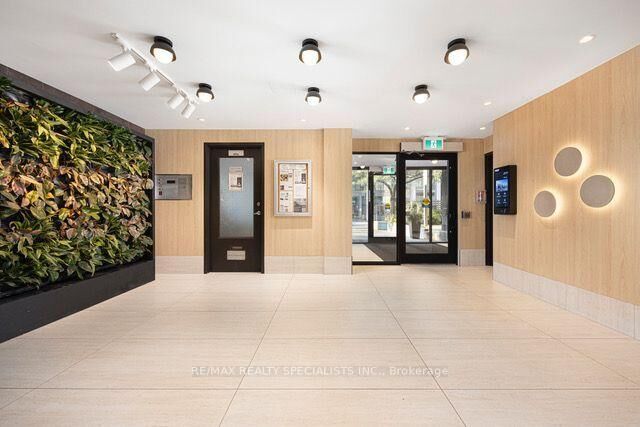 Property Photo:  80 Wellesley Street E 404  ON M4Y 1N9 