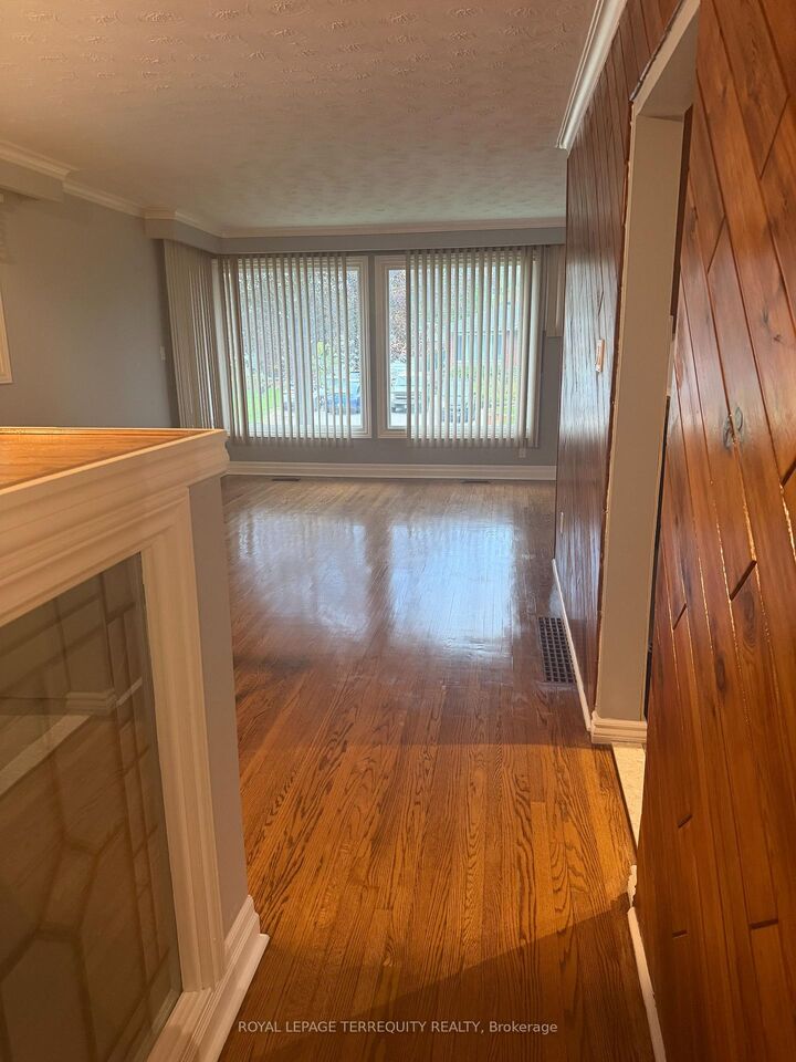 Property Photo:  444 Osiris Drive  ON L4C 2P9 