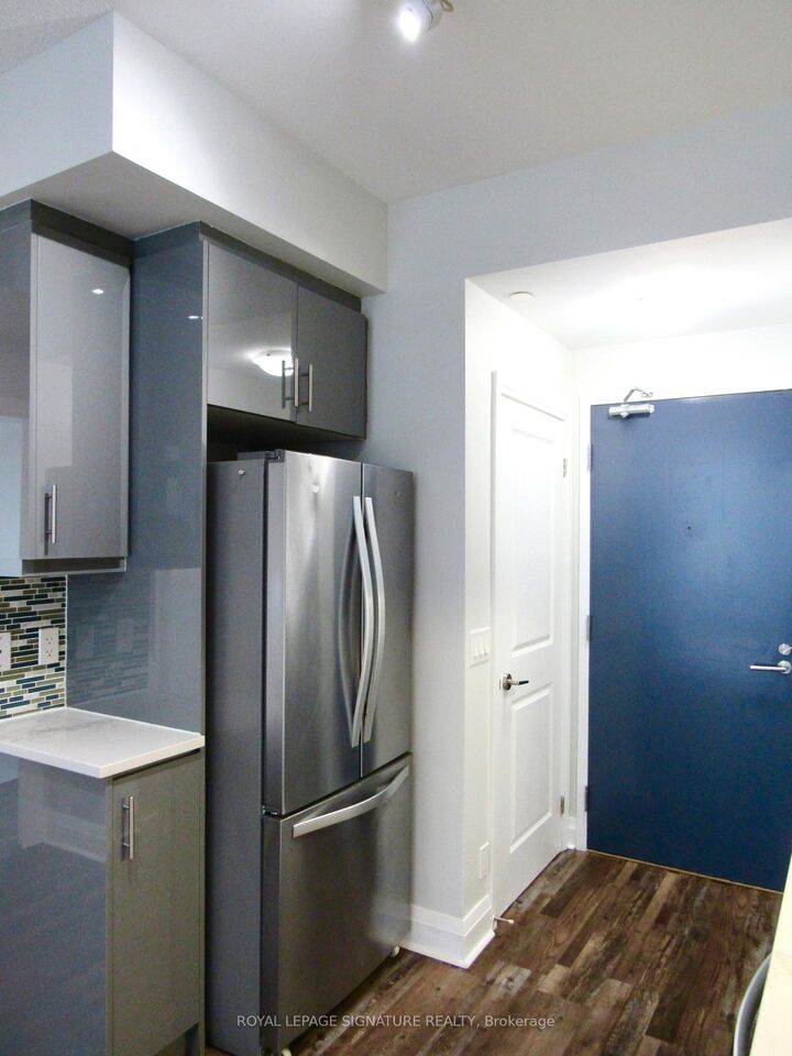 Property Photo:  17 Zorra Street 602  ON M8Z 0C8 