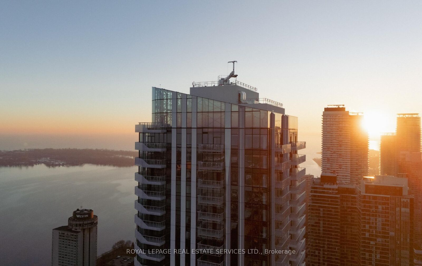 Property Photo:  28 Freeland Street 5301  ON M5E 0E3 