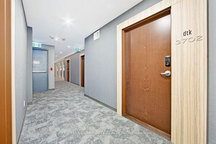 Property Photo:  60 Frederick Street 3702  ON N2H 0C7 