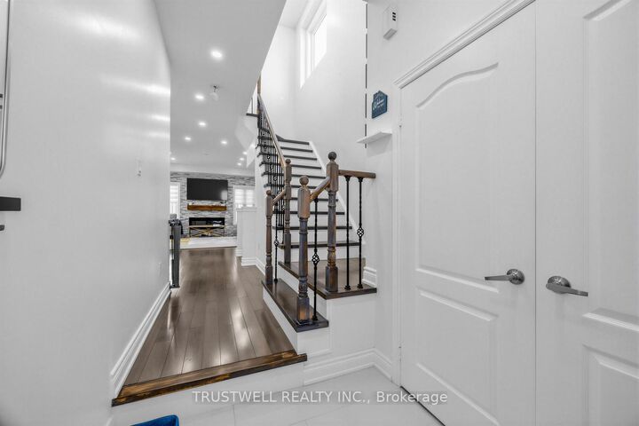 Property Photo: 3 Waldron Court ON L1T 4X2