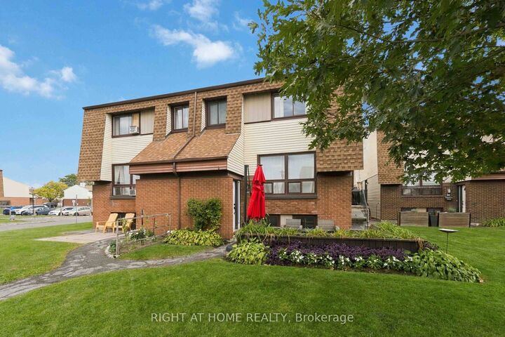 Property Photo:  23 Woodvale N/A C  ON K2G 4H3 