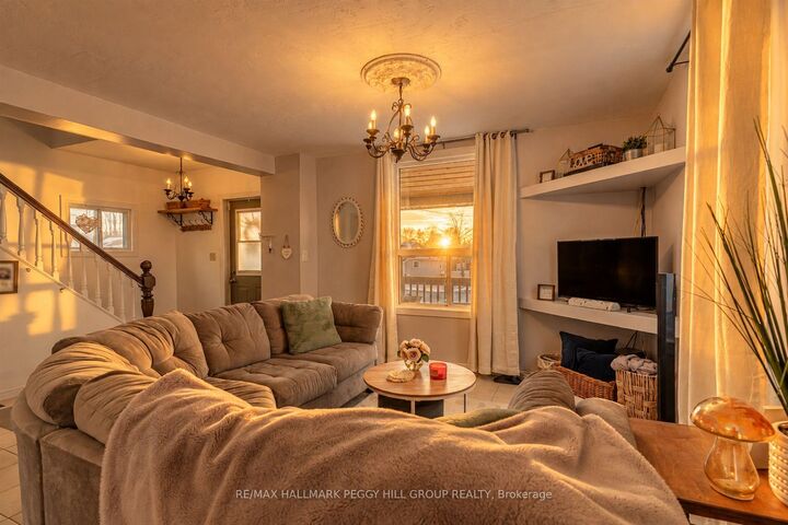 Property Photo:  408 Regent Street  ON L3V 4C9 