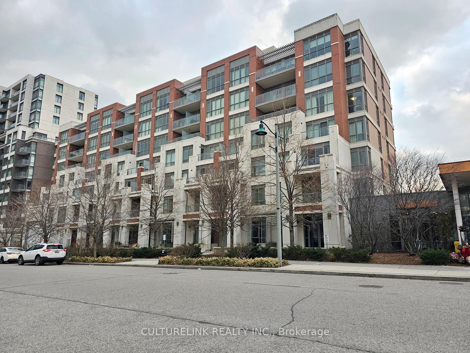 Property Photo: 57 Upper Duke Crescent 607 ON L6G 0B9