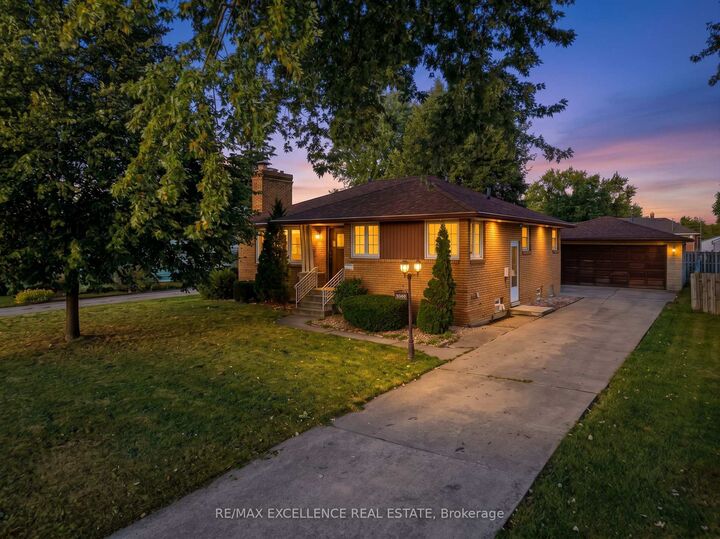 Property Photo:  3040 Woodlawn Avenue  ON N8W 2H7 