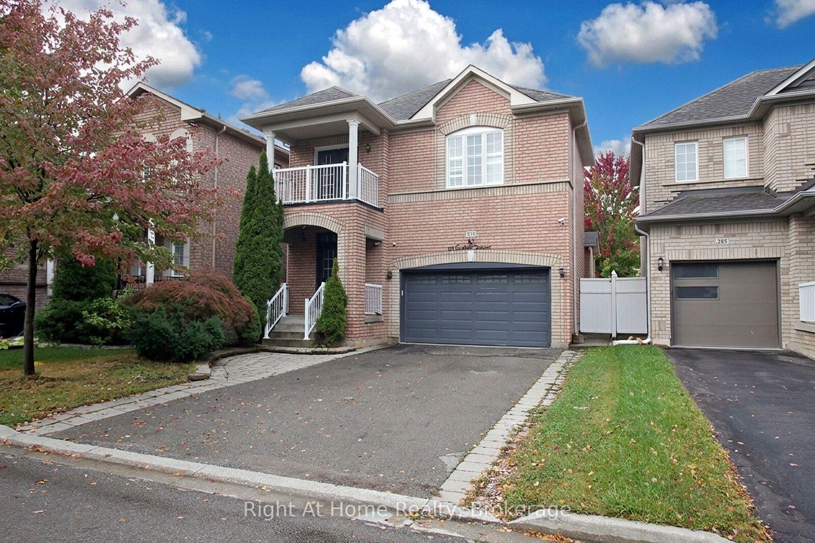 Property Photo:  181 Fairlane Crescent Upper  ON L4H 2G8 